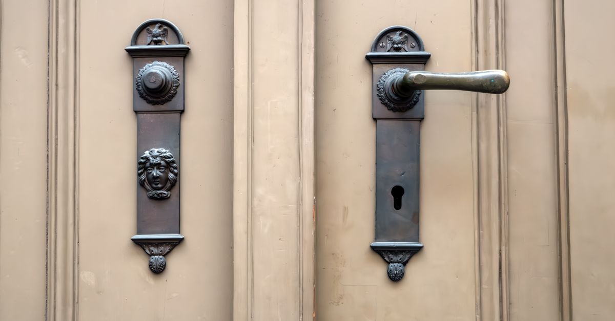 front door lock key — New Hyde Park Locksmith